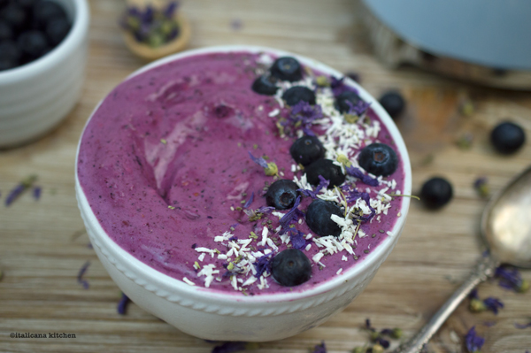 How-To-Make-A-Smoothie-Bowl