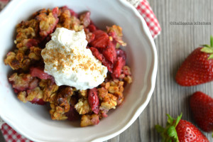 Strawberry-Crisp-with-Whipped-Vanilla-Ricotta