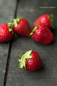Strawberry Parfait with Greek Yogurt and Caramelized Almonds